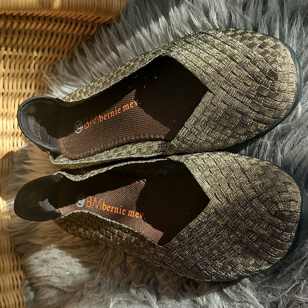 Bernie Mev Women's Catwalk Ballet Flat Shoes Metallic Gold Woven Size 40 9